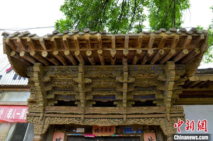 圖為傳統街門樓的鬥拱結構。 (資料圖) 陶吉中 攝