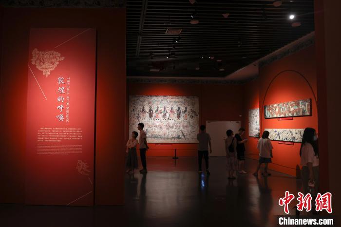 當瓷畫邂逅敦煌壁畫60件套敦煌主題瓷畫亮相江西省博物館