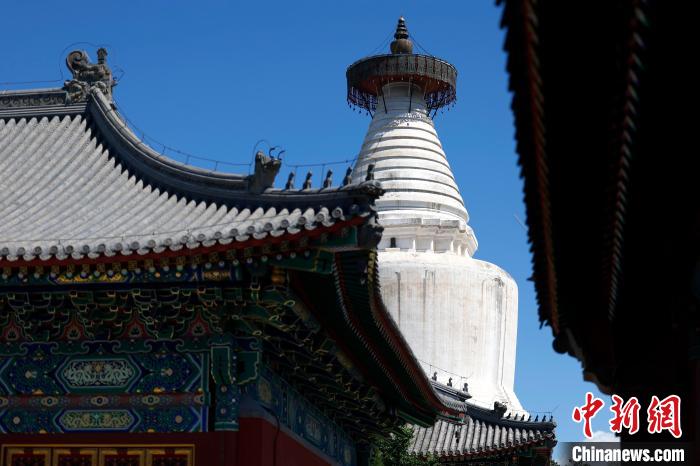 图为北京妙应寺(又称白塔寺)。　<a target='_blank' href='/'>中新社</a>记者 富田 摄