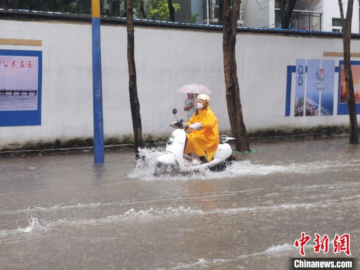 广西沿海出现特大暴雨6小时雨量打破当地历史极值
