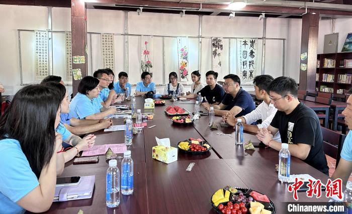 两岸青年畅聊家风传承。　陈勇斌 摄