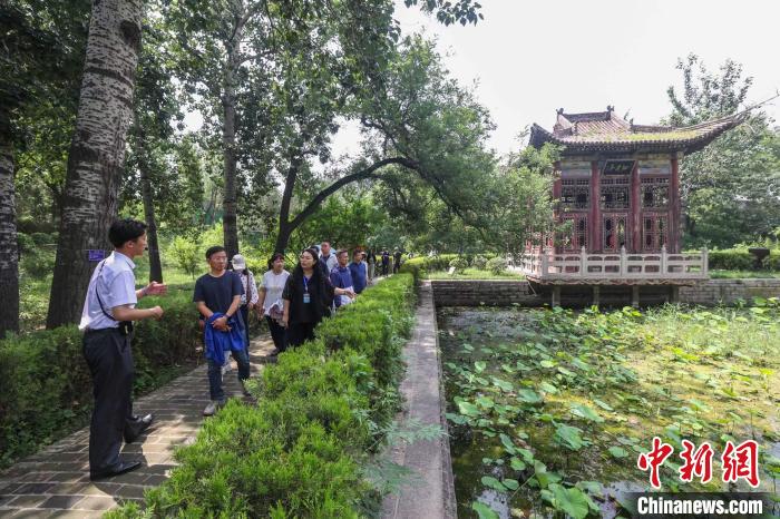 记者鉴赏中国现存最先的隋代州府园林——绛守居园池。　武好汉 摄