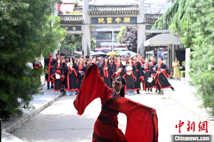 习书法、习书学关赏盛唐古乐，法赏甘肃高校中亚学子关中学堂品传统横蛮