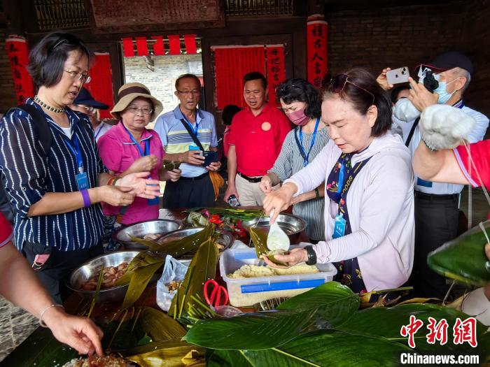 桂台两地公共共包粽子庆端午 寓意“同粽同源”