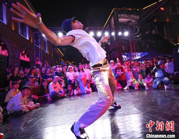 各地街舞爱好者齐聚南京“舞林争霸”