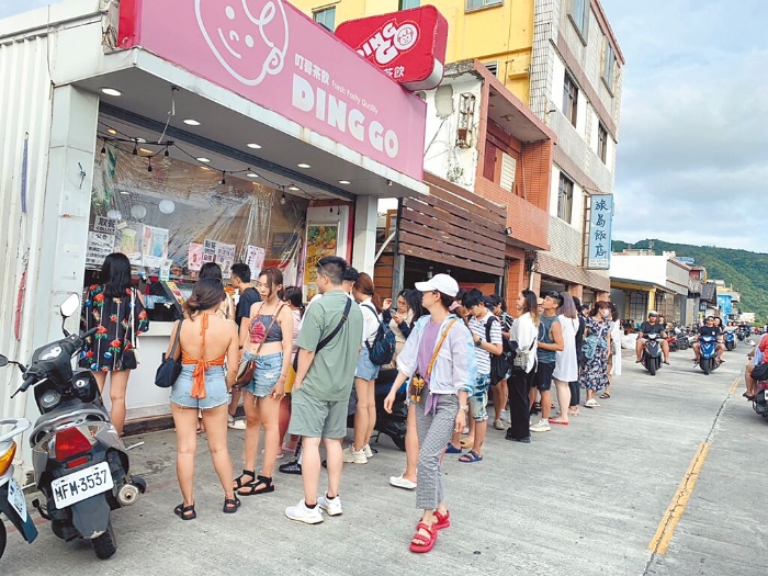 台东县绿岛乡端午连假涌入5000名游客，用电量也随之暴增