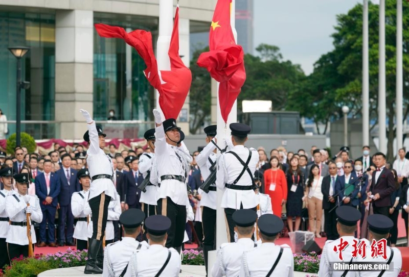 庆祝香港回归祖国26周年升旗仪式在金紫荆广场举行