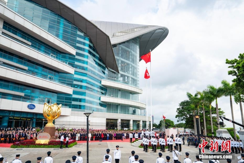 庆祝香港回归祖国26周年升旗仪式在金紫荆广场举行