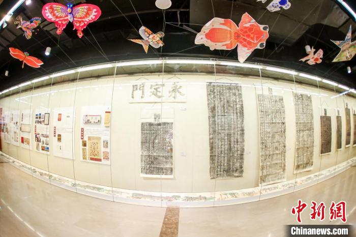 “字里行间读中轴”北京中轴线专题文献展