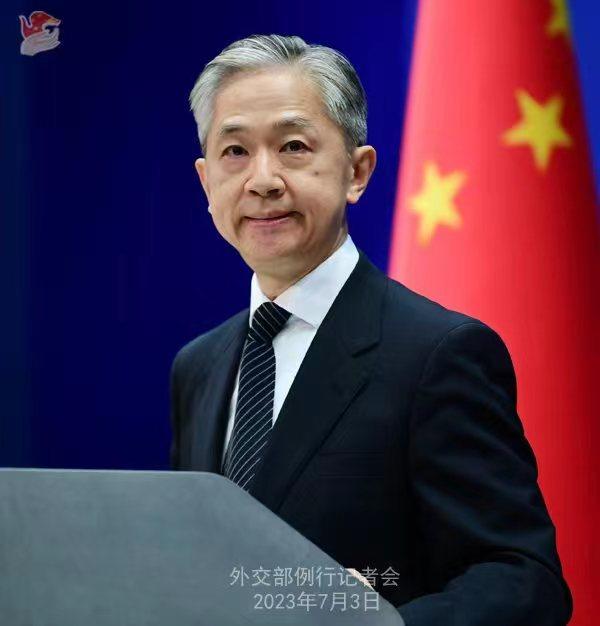 一中国旅行团大巴在法国马赛遭砸 中方介绍最新情况：该团游客已安全回国