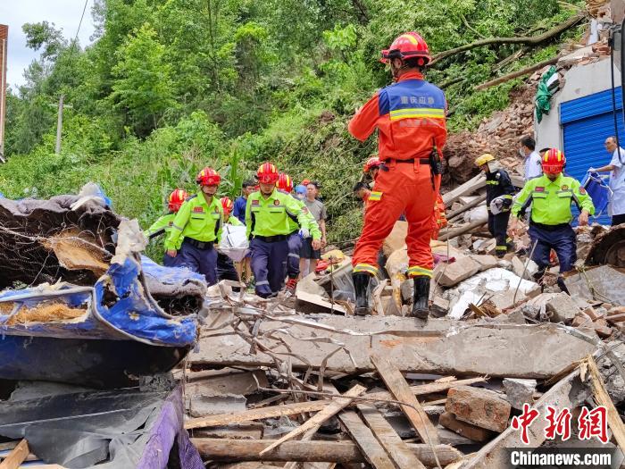 重庆万州遭261.2毫米特大暴雨侵略 多支队伍正睁开营救