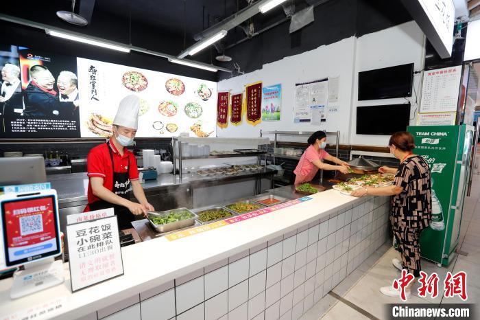 重庆全面推开老年食堂建设8月底前各区县至少建成1家