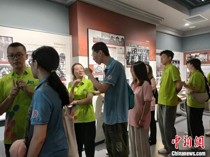 两岸青年开启“海内存知己，天涯若比邻”的友谊之旅。　杨佩佩 摄