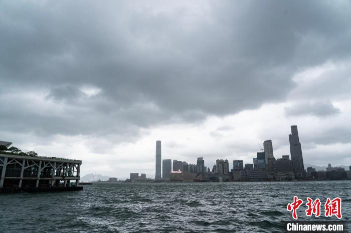 台风“泰利”来袭香港今年首挂“八号风球”