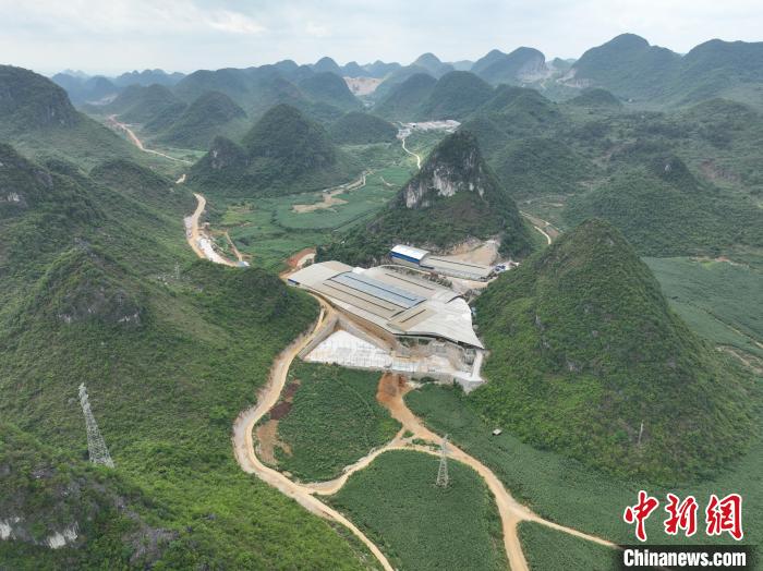 广西平果矿区山村落走出逆袭路