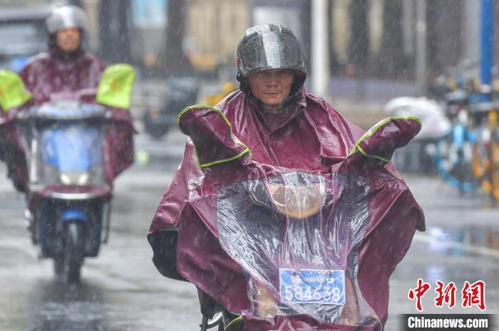 台风“泰利”携风雨影响海南