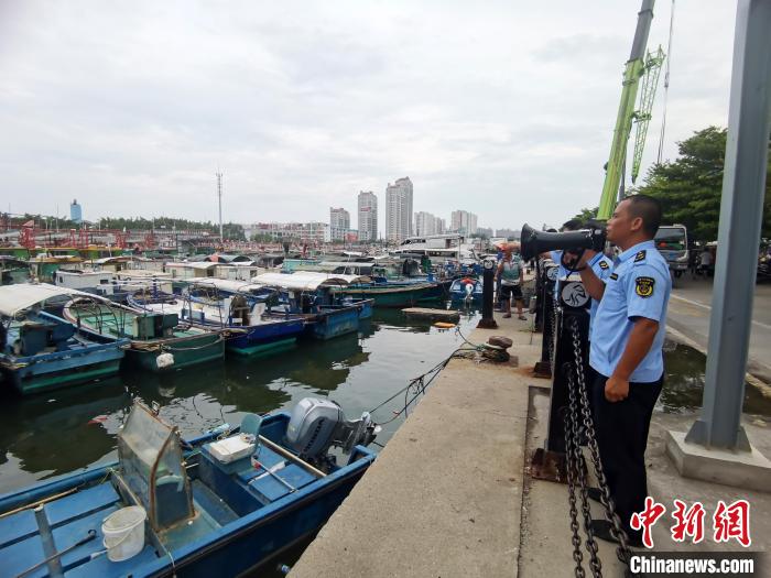 广西北海风雨逐渐加大连夜实施防台“六停”措施