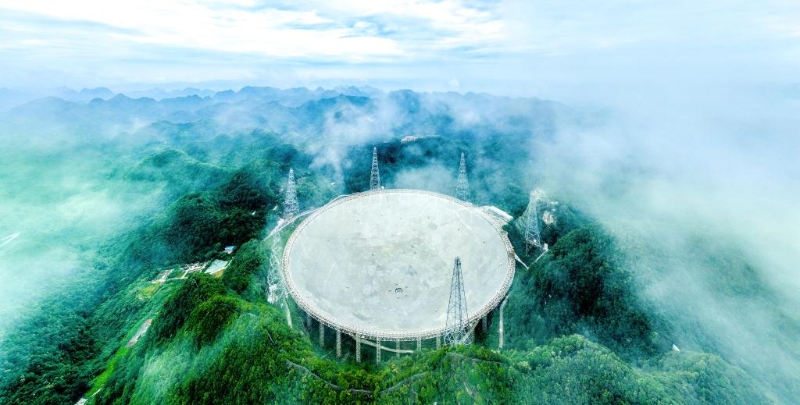 2020年1月11日，被誉为中国天眼的500米口径球面射电望远镜通过验收，正式开放运行。（图源：新华社）