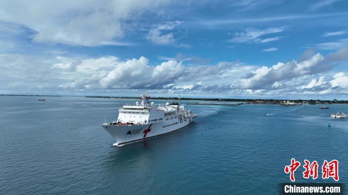 “和平方舟”号医院船结束访问基里巴斯前往汤加