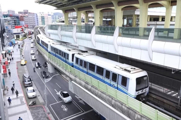 “杜苏芮”台风来势汹汹，若瞬间阵风达一定程度，捷运系统、猫空缆车及儿童新乐园即暂停营运.webp