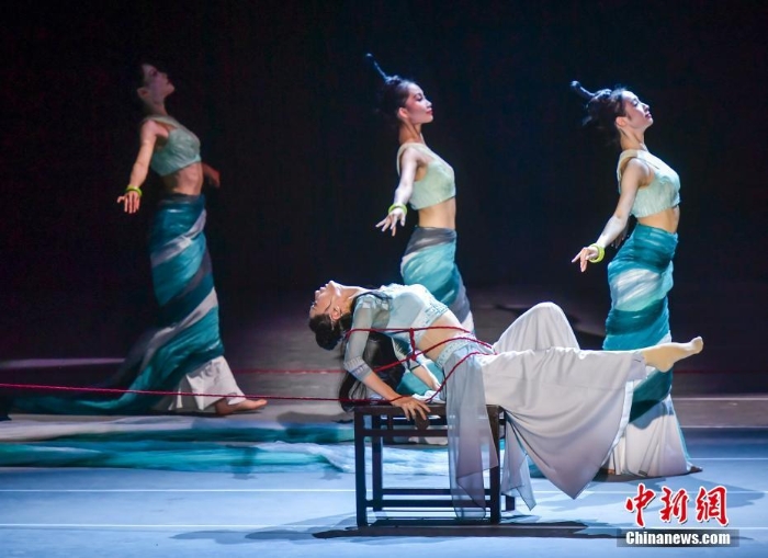 原创舞剧《红翡绿翠》亮相第六届中国新疆国际民族舞蹈节