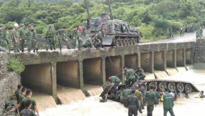 2016年8月16日，台军564旅的CM11战车发生坠河意外，四人不幸殉职.PNG
