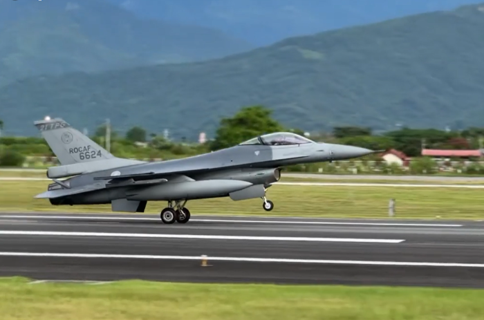 图为18日台军汉光演习全兵力预演，F-16V起降