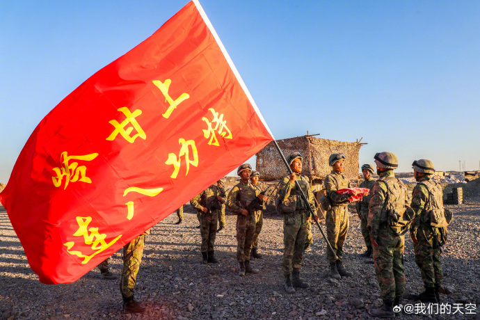 "上甘岭特功八连"所在部队开展"战旗飘过70载"七个传递活动 - 军史