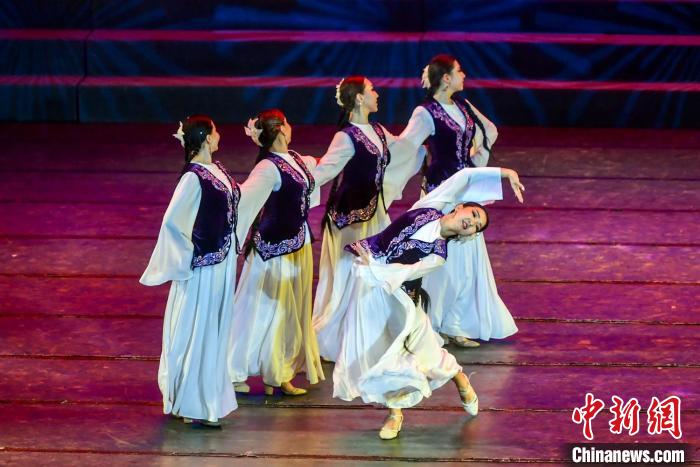 中国新疆国际民族舞蹈节：吉尔吉斯斯坦舞蹈专场《春天的假日》首演