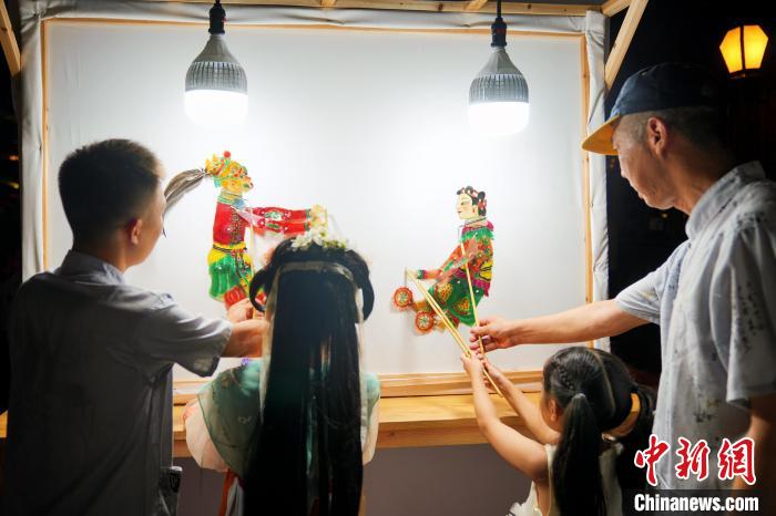 浙江乌镇推出水上夜集游客乐享文化夜生活