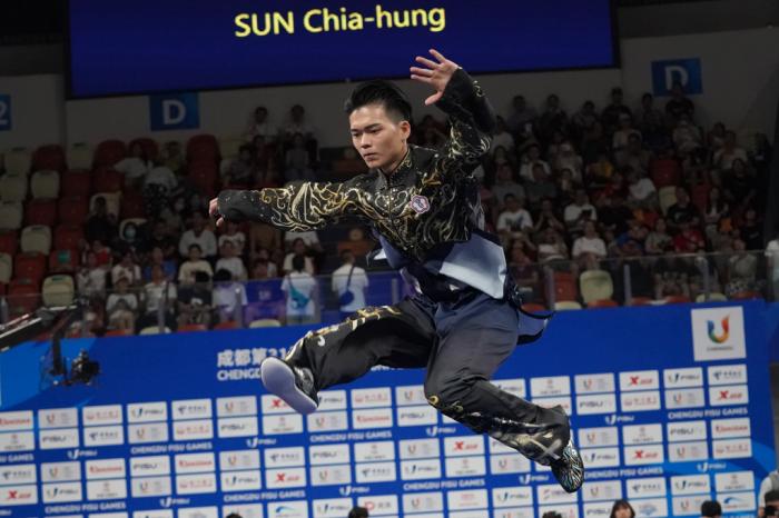 中国台北队选手孙家闳在成都大运会武术项目男子太极拳比赛中夺得金牌