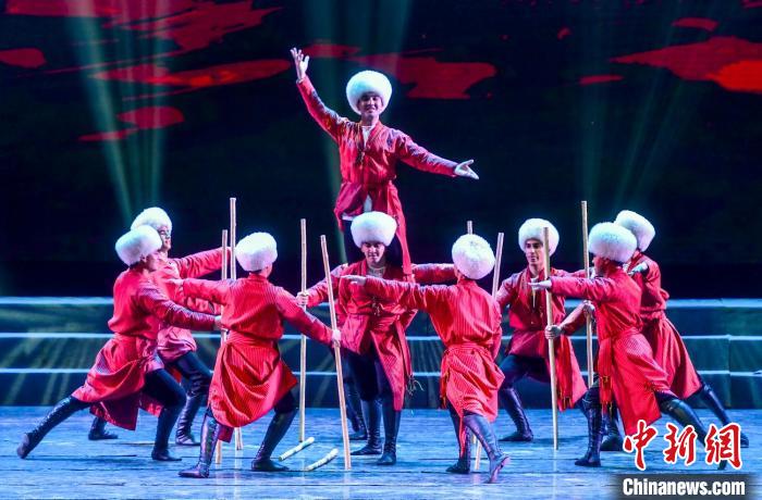土库曼斯坦国家舞蹈团献艺中国新疆国际民族舞蹈节