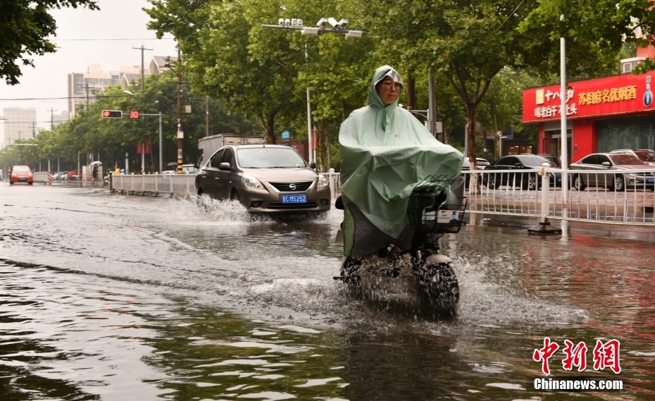“纵容倾倒”70多小时，京津冀这场雨事实有大？
