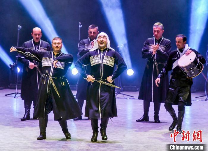 格鲁吉亚国家歌舞团献艺中国新疆国际民族舞蹈节