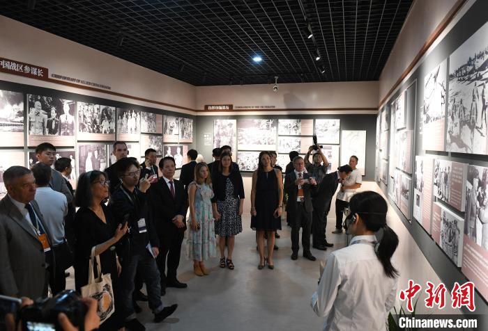 史迪威将军生平图片展在渝开幕纪念史迪威将军诞辰140周年