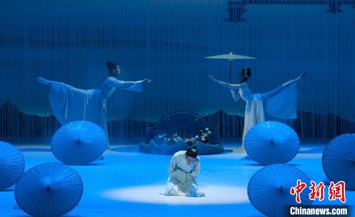 芭蕾舞剧《白蛇传》于杭州上演用足尖艺术再现民间传说