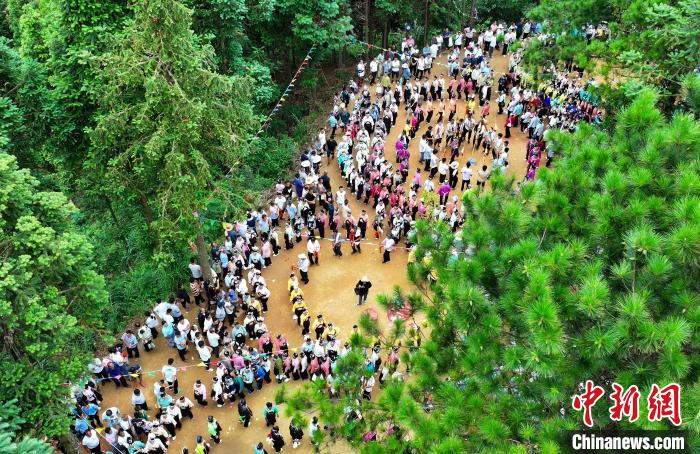 贵州丹寨：苗族民众欢度“爬坡节”
