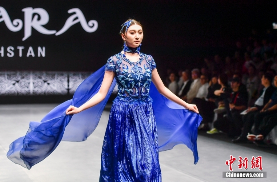 第七届亚欧时装周在乌鲁木齐开幕