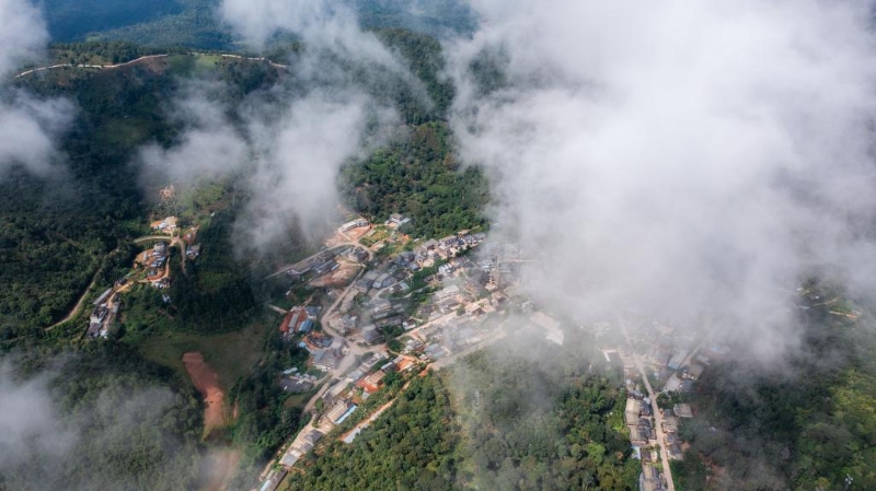 云雾缭绕下的景迈山传统村落