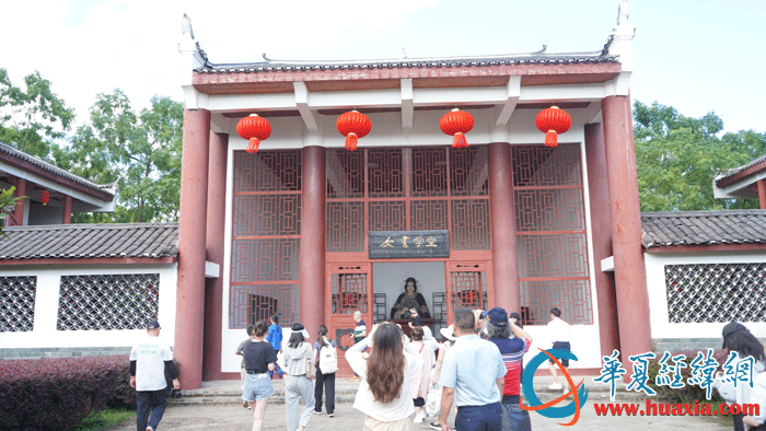 两岸媒体人参访女书园。（摄影：虞鹰）