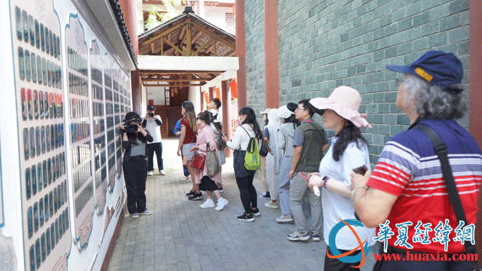 两岸媒体人参访女书生态博物馆。（摄影：虞鹰）