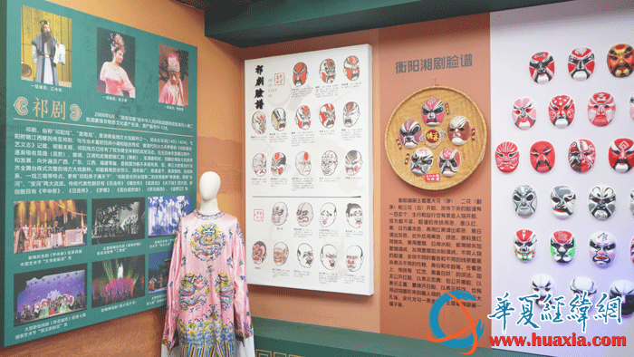 衡阳市非遗馆展示的湘剧脸谱、祁剧介绍。（摄影：虞鹰）