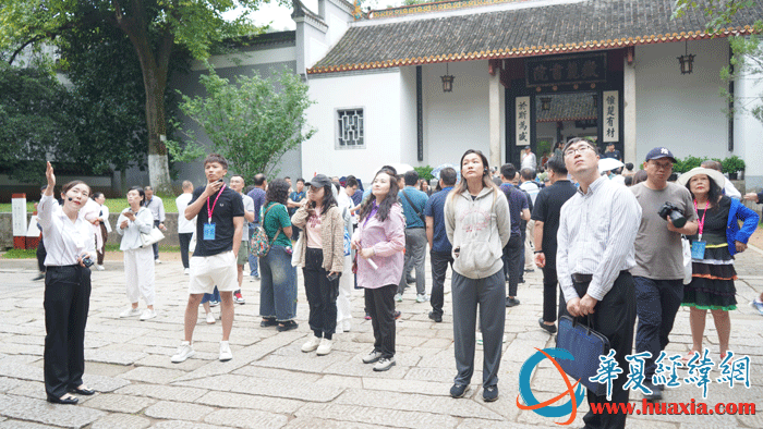 两岸媒体人参访岳麓书院。（摄影：虞鹰）