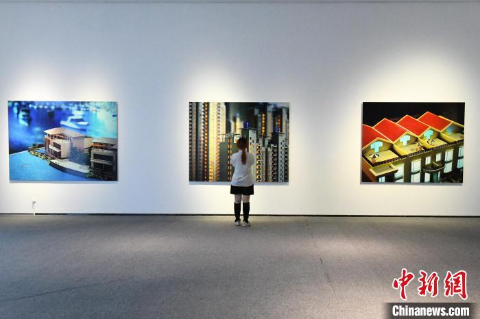 “中国摄影四十年”展览在渝开幕
