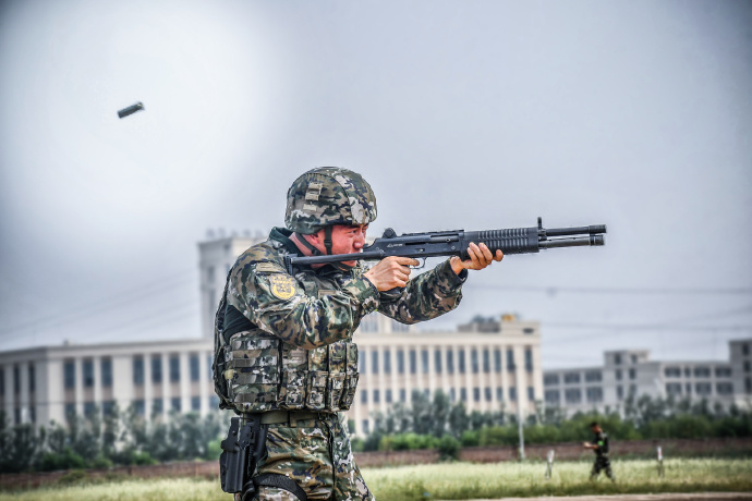 帅天津武警实战化训练火力全开