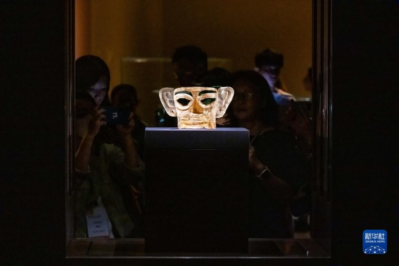 9月26日，人们在香港故宫文化博物馆参观“凝视三星堆——四川考古新发现”特展媒体预展。（图源：新华社）