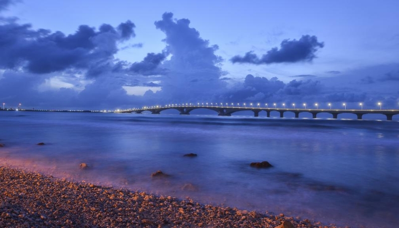 这是连接马尔代夫首都马累和机场岛的中马友谊大桥。新华社发