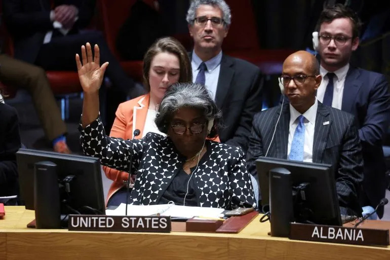 美国驻联合国大使琳达·托马斯·格林菲尔德是巴西发起的一项决议草案的唯一反对者，该草案呼吁立即停火并向加沙提供人道主义援助。（图源：路透社）