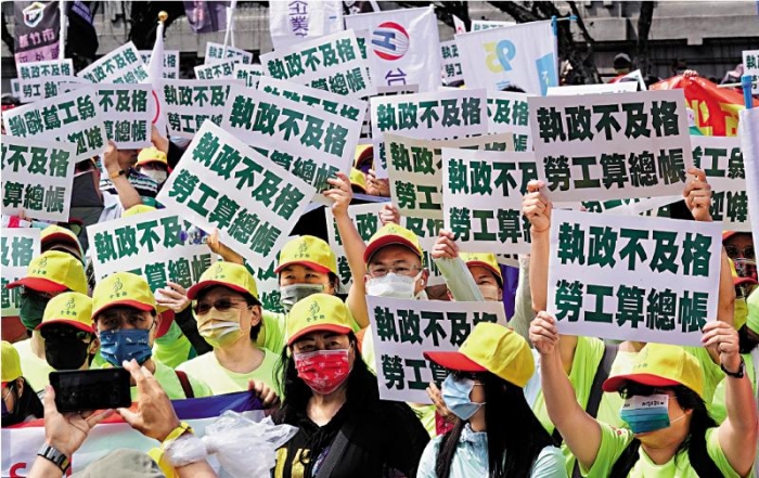七年七缺！ 过半台湾民众不愿民进党继续“执政”_1698116639451