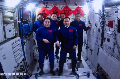 神舟十七号3名航天员顺利进驻中国空间站